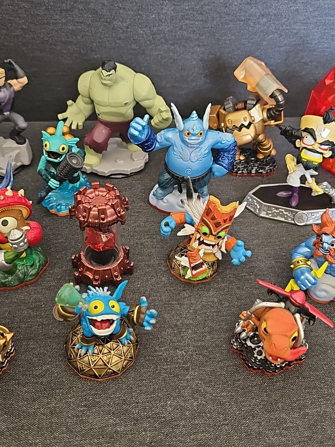 Lot Of 28 Activision Skylanders Trap Marvel Bandicoot