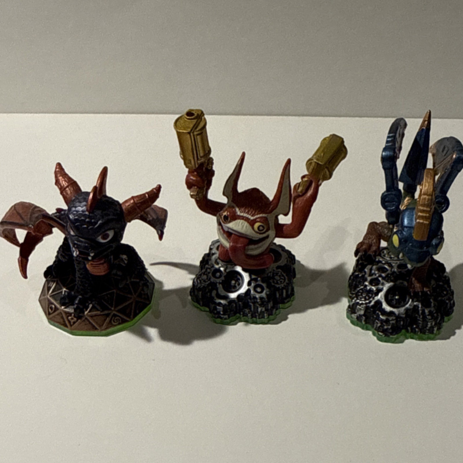 Activision Skylanders Giants Portal of Power USB Powered with 15 Figures