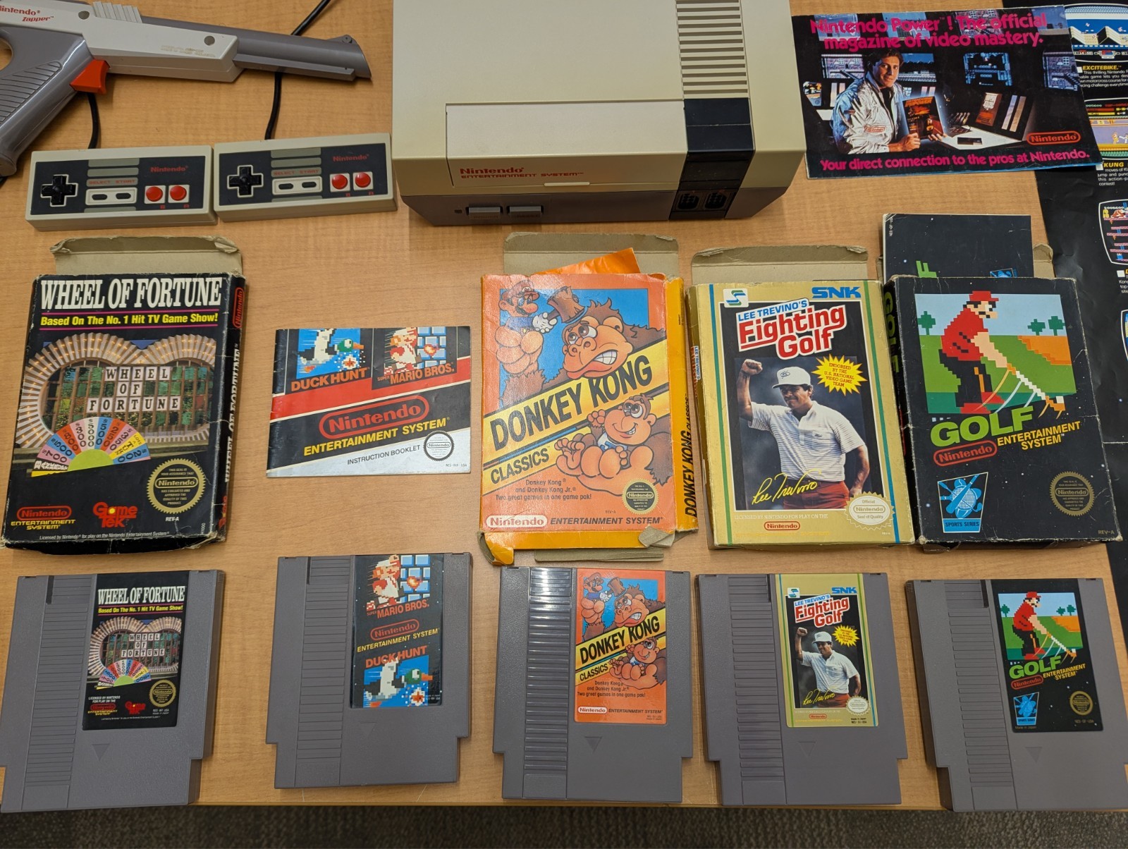 VTG 1985 All Original Nintendo NES console, 5 Games, original poster & manuals🔥