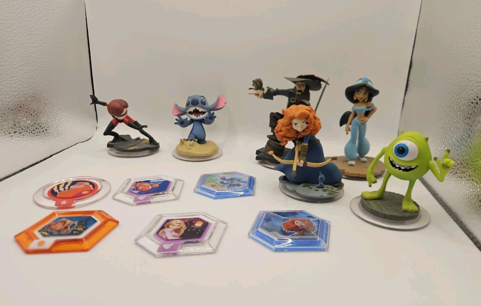 Disney Infinity Lot: 6 Figures (Stitch, Merida, Barbossa) 6 Power Discs Hexes