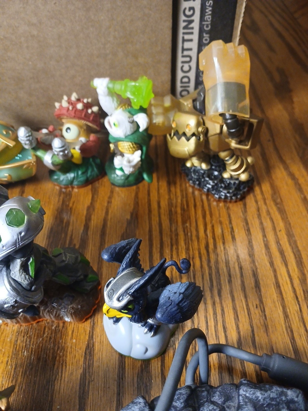 Skylanders Lot of 19 Figures, 2 Traps & Traptanium Portal – Trap Team Giants