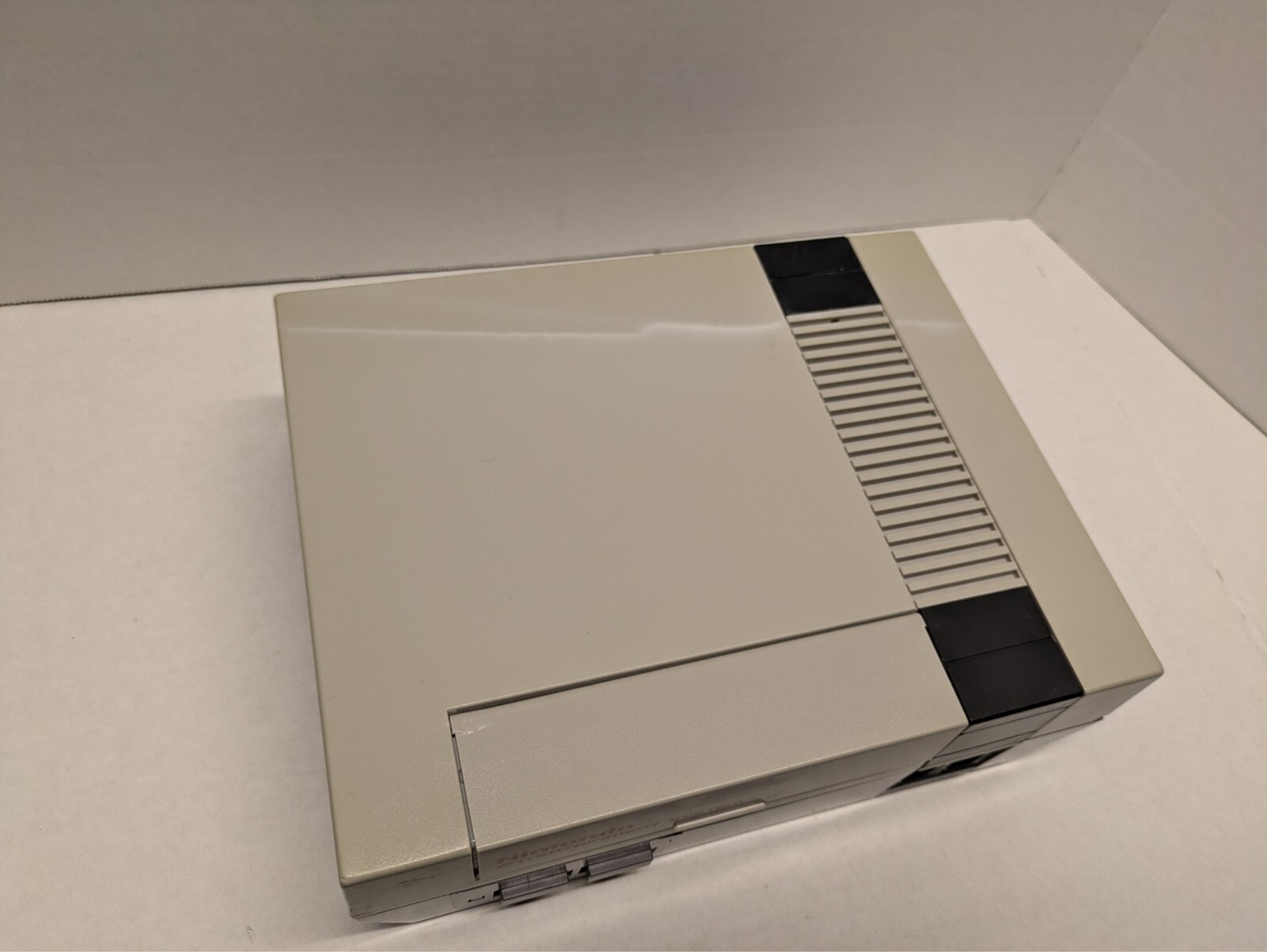 Nintendo NES Console. New Caps, Regulator, & OEM 72 Pin **Guaranteed** Yellowed