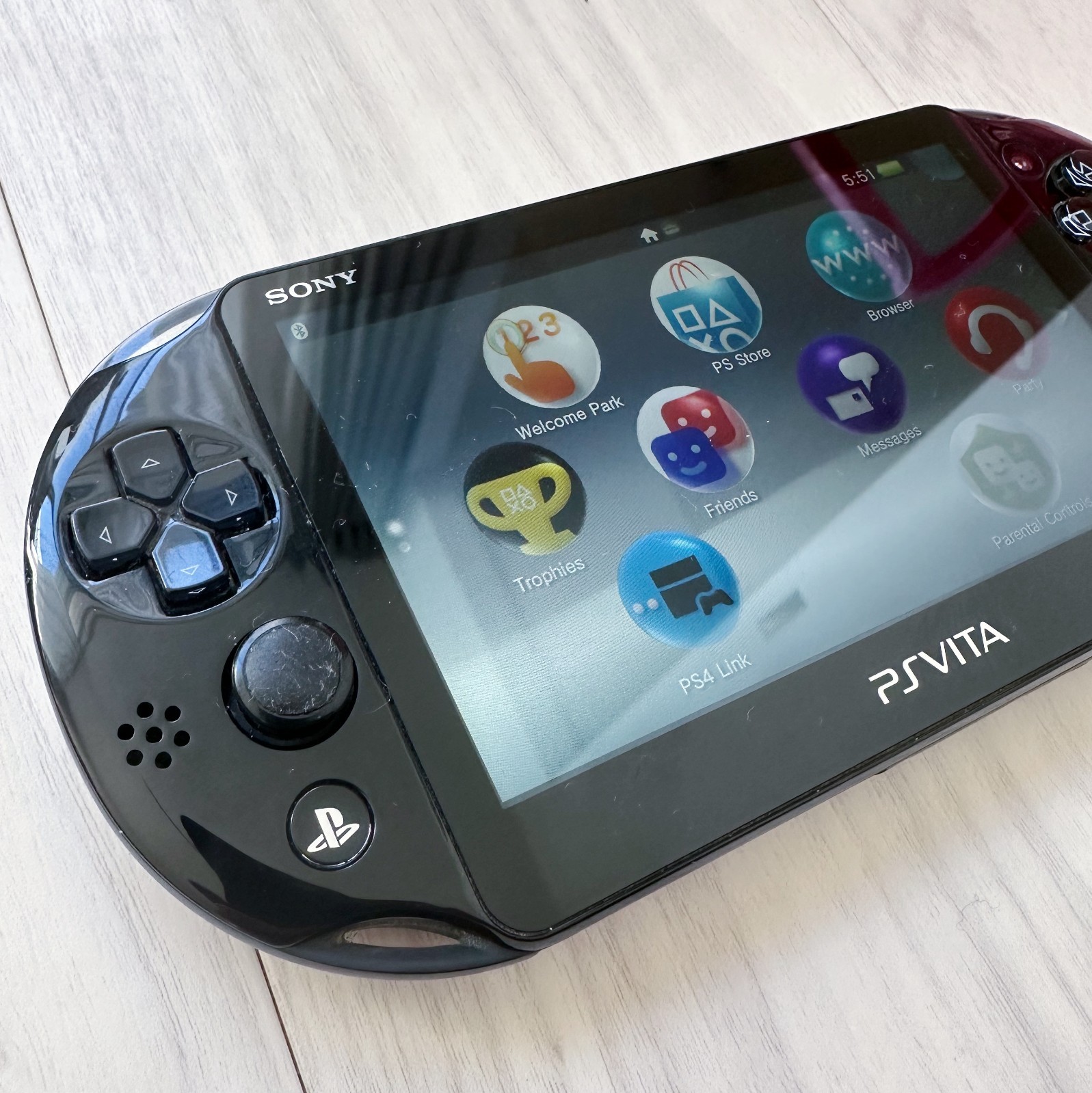 SONY PS Vita PCH-2000 black PlayStation Working console oinly Region Free