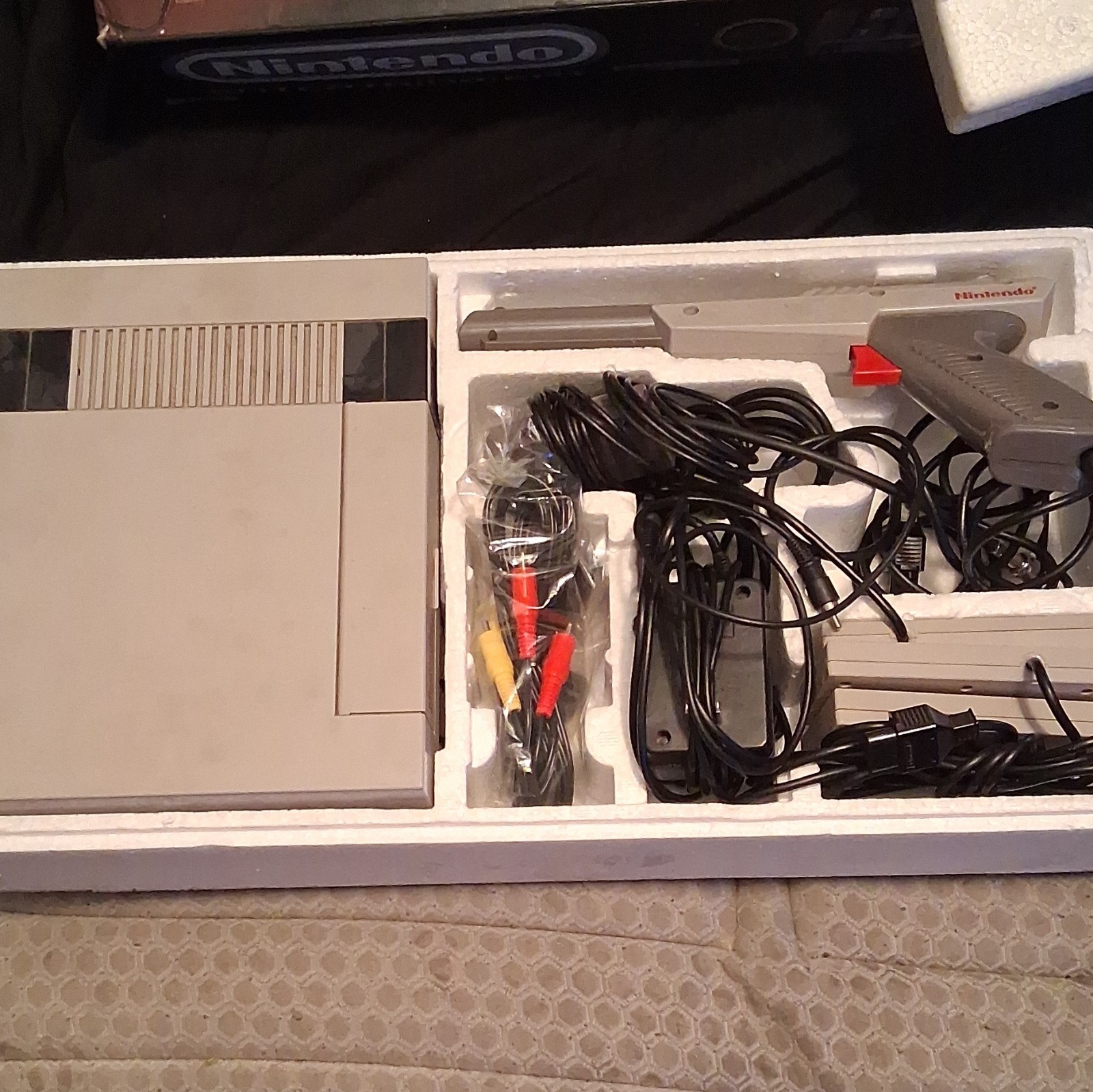 Nintendo NES Action Set Bundle w/ Zapper, Controllers & 4 Games NTSC-U/C