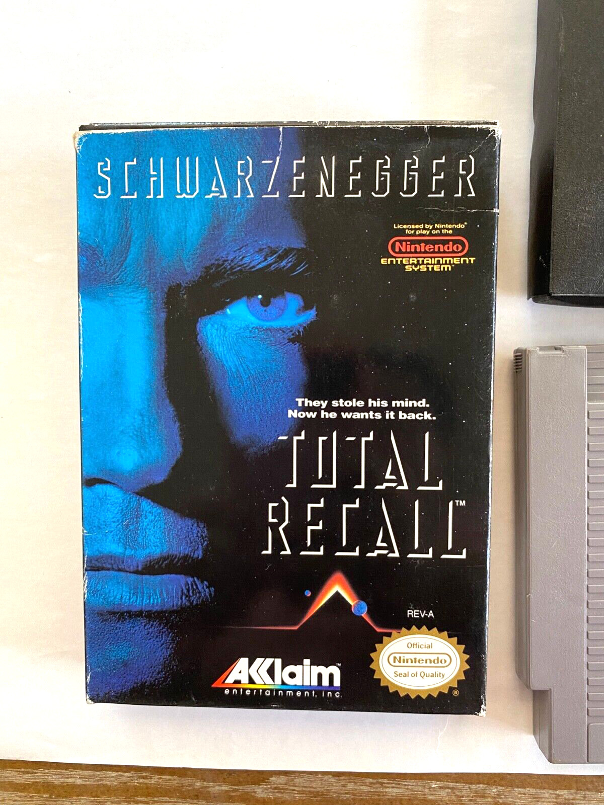 Total Recall Nintendo Entertainment System 1990 NES Video Game Box Schwarzenegge