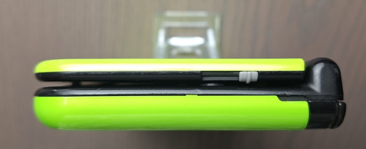 New Nintendo 3DS XL Lime Black | Charger + 32GB SD Card | Region Free