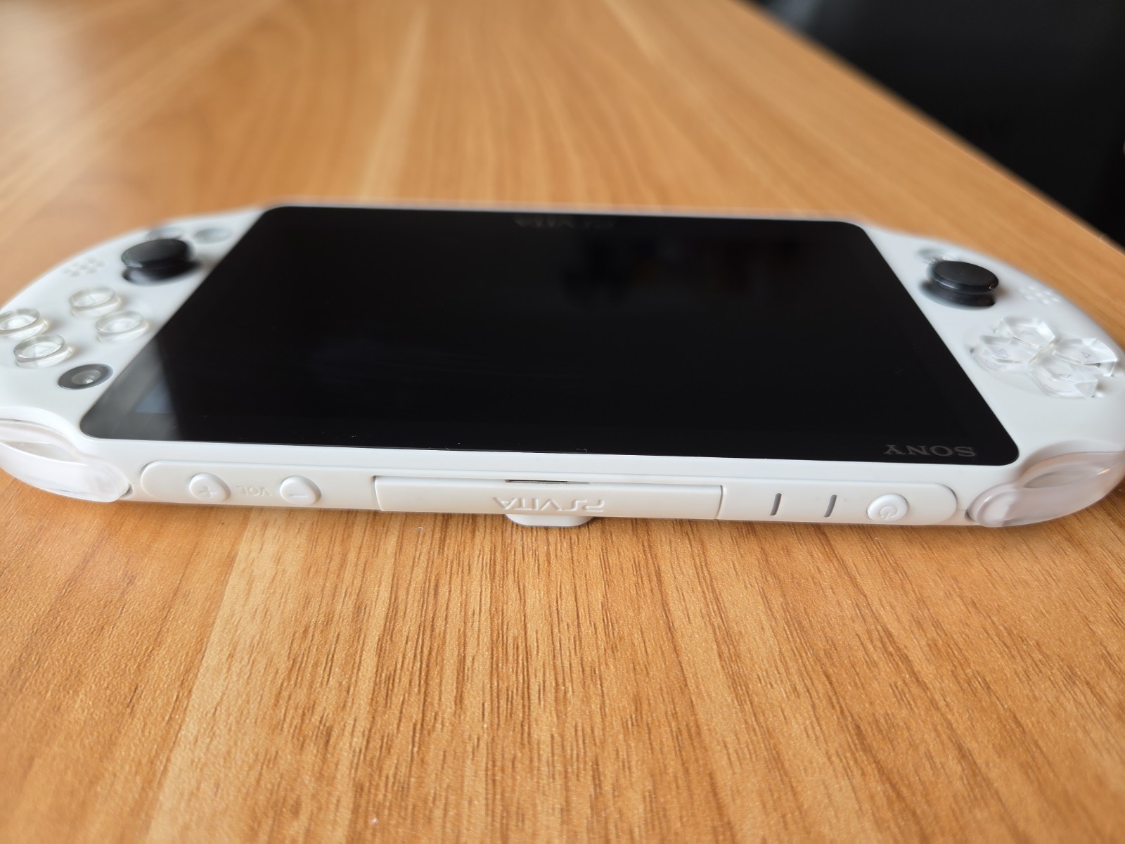 Sony PS Vita PCH-2000 Slim White + Charger GREAT CONDITION US SELLER