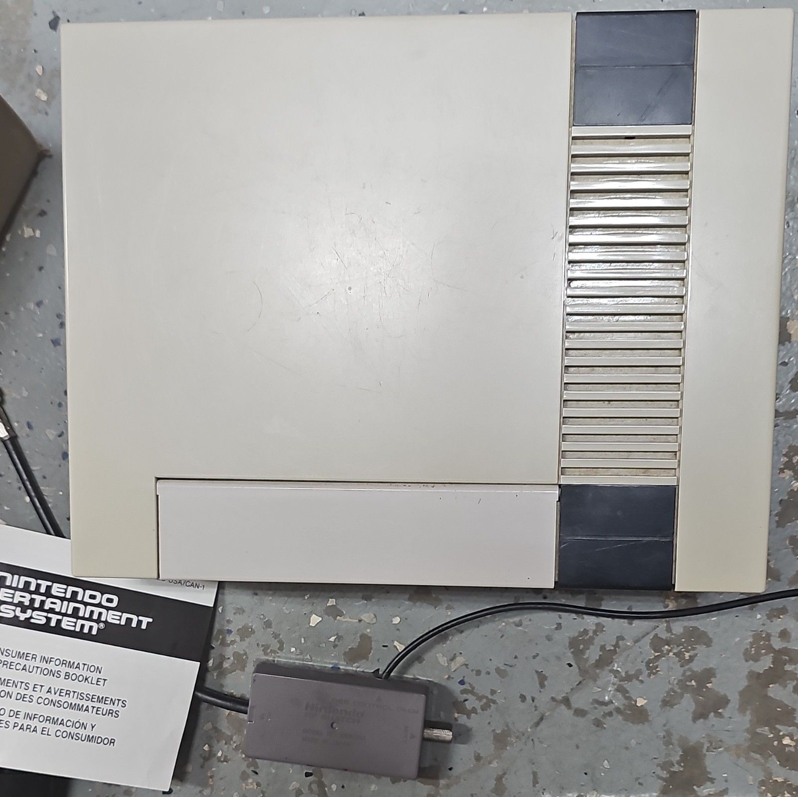 Nintendo NES-001 Console w/2 Controllers, RF Switch, AC. 2 Games