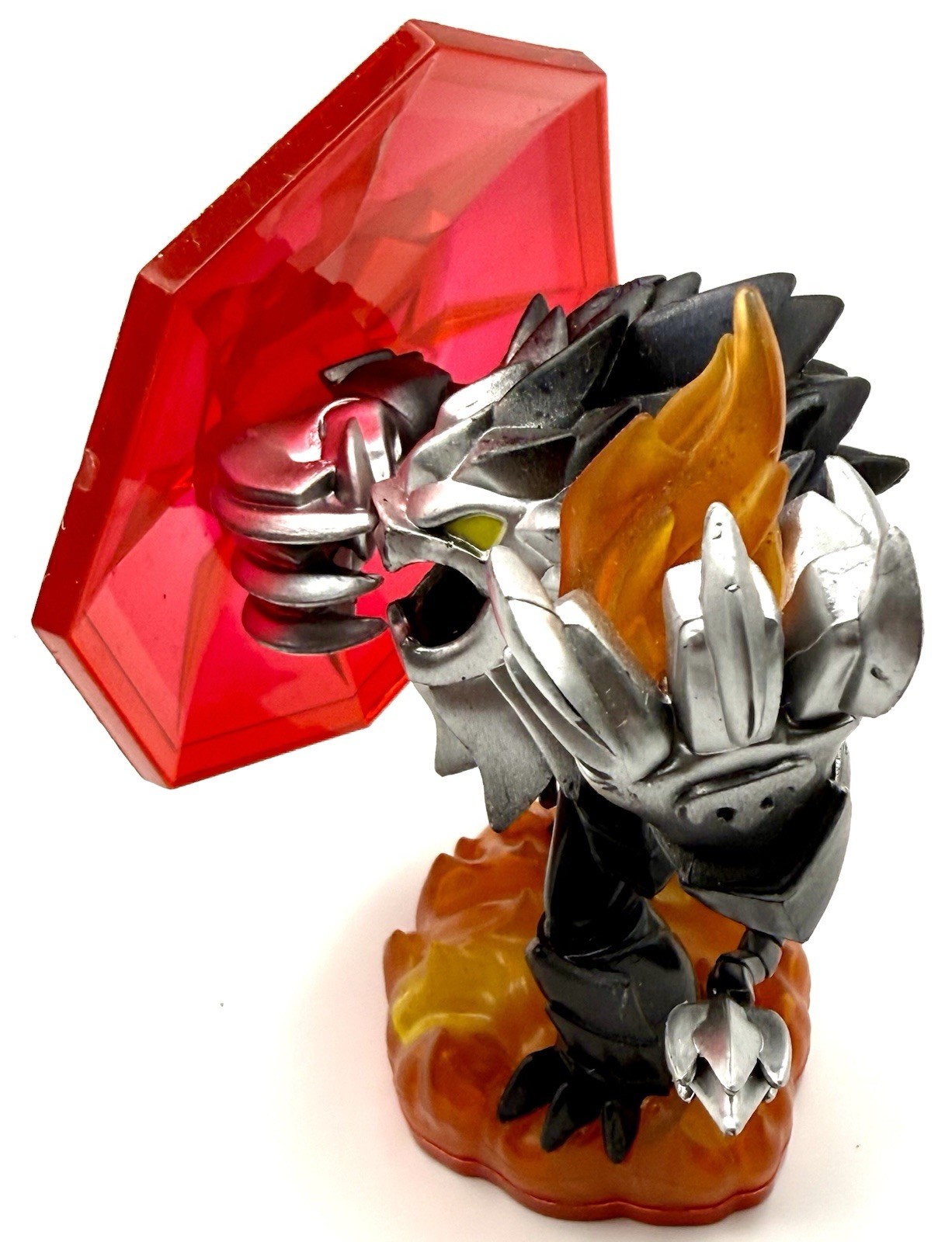 Activision Skylanders Dark Wildfire Trap Master Red Shield Silver Lion + Card