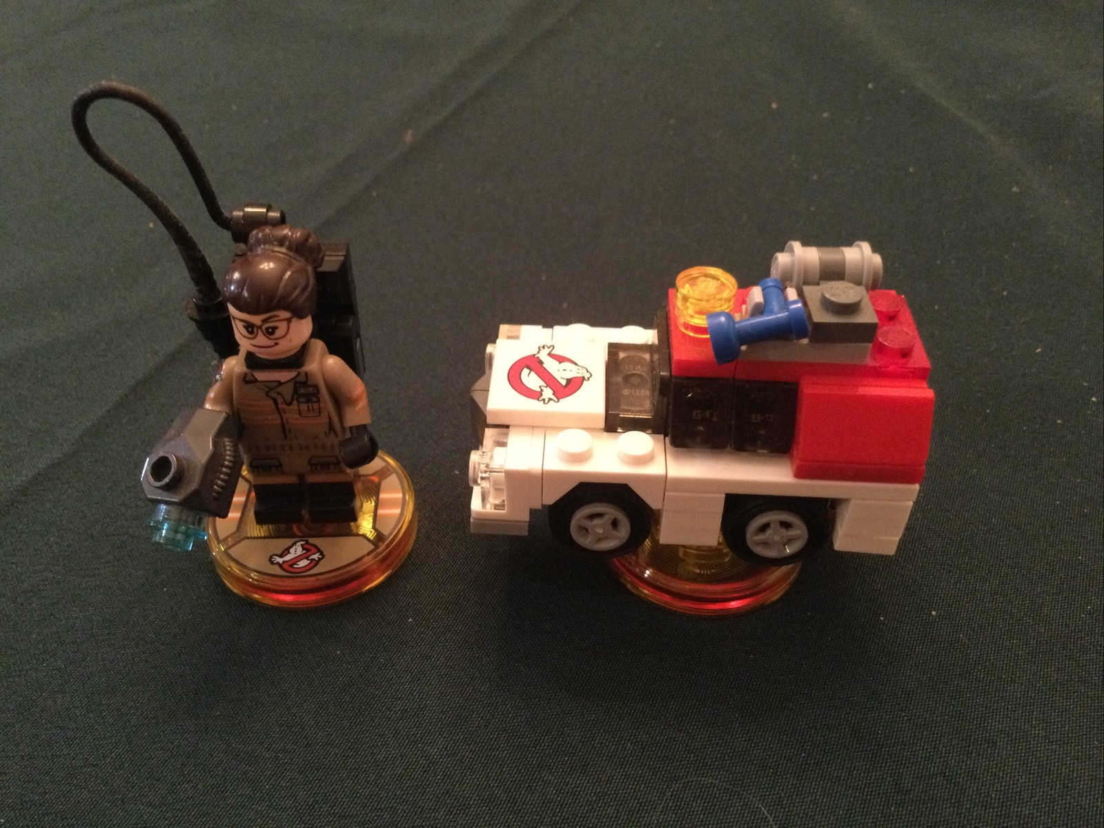 Lego Dimensions Ghostbuster W/base And Ecto-1. Perfect Condition.