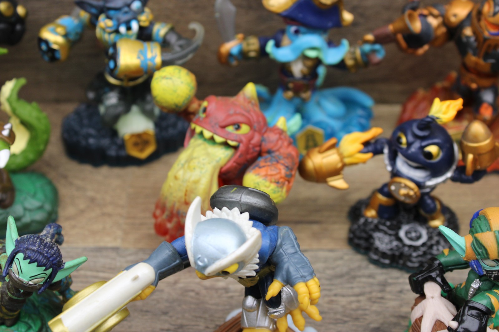 HUGE Lot Of 31 Activision Skylanders Character Figures Mixed Series Action