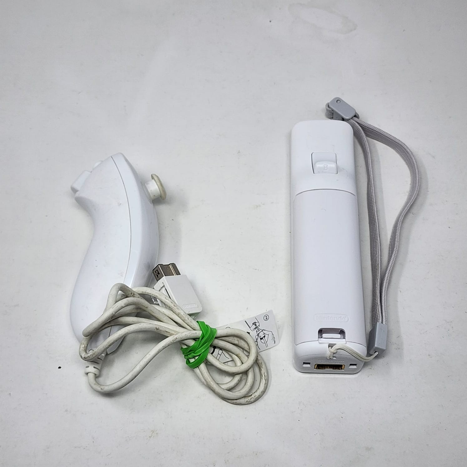 White Nintendo Wii + OEM Wii-Mote & Nunchuck + 2 Games – Tested