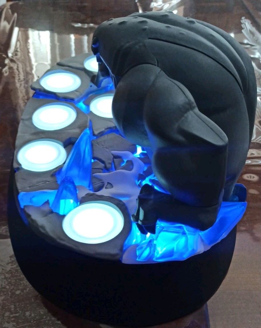 Disney Infinity 2.0 Collectors MARVEL FROST GIANT BEAST Base Display Stand
