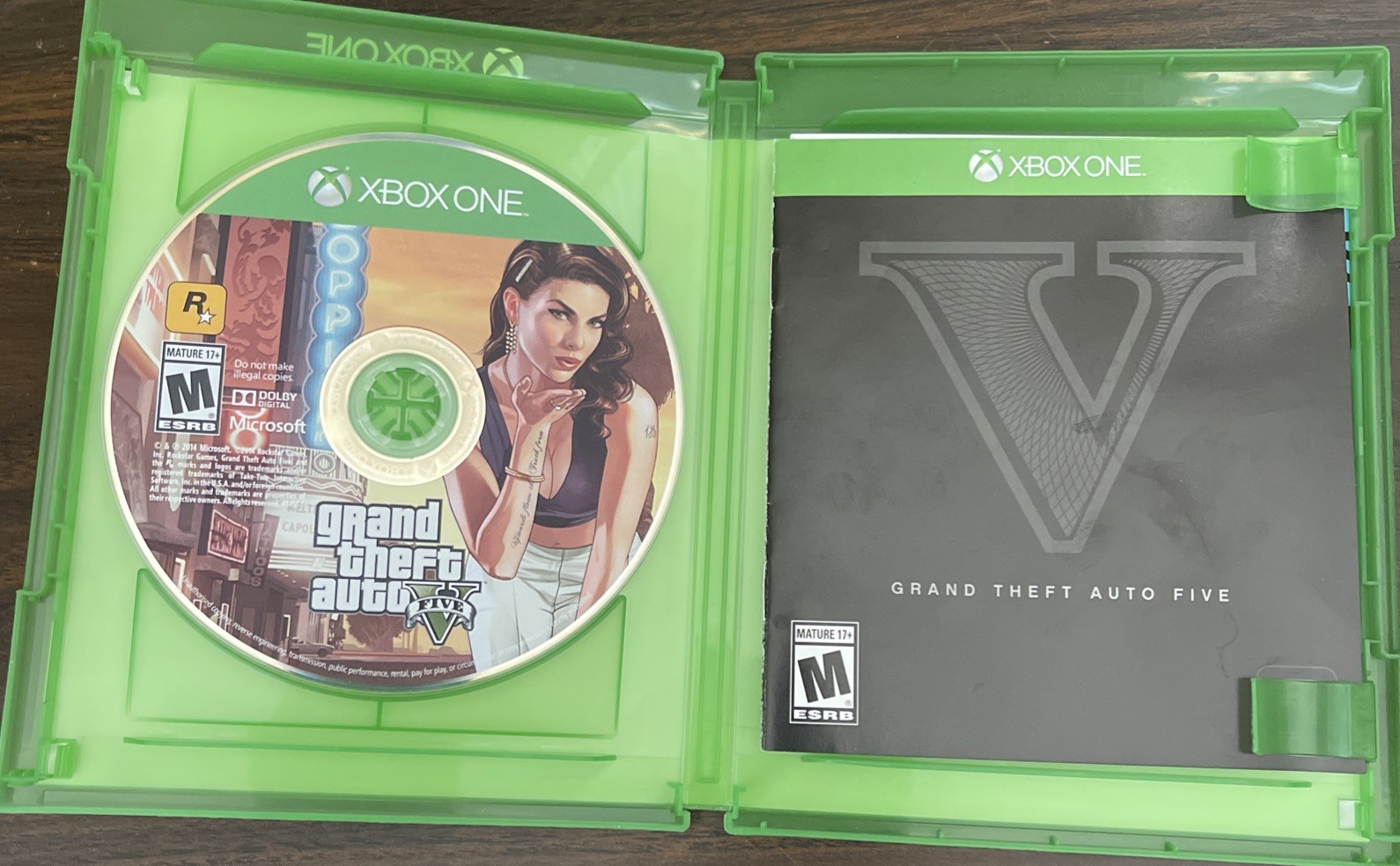 Grand Theft Auto V 5 Xbox One Series X Compatible CIB w/ MAP LN