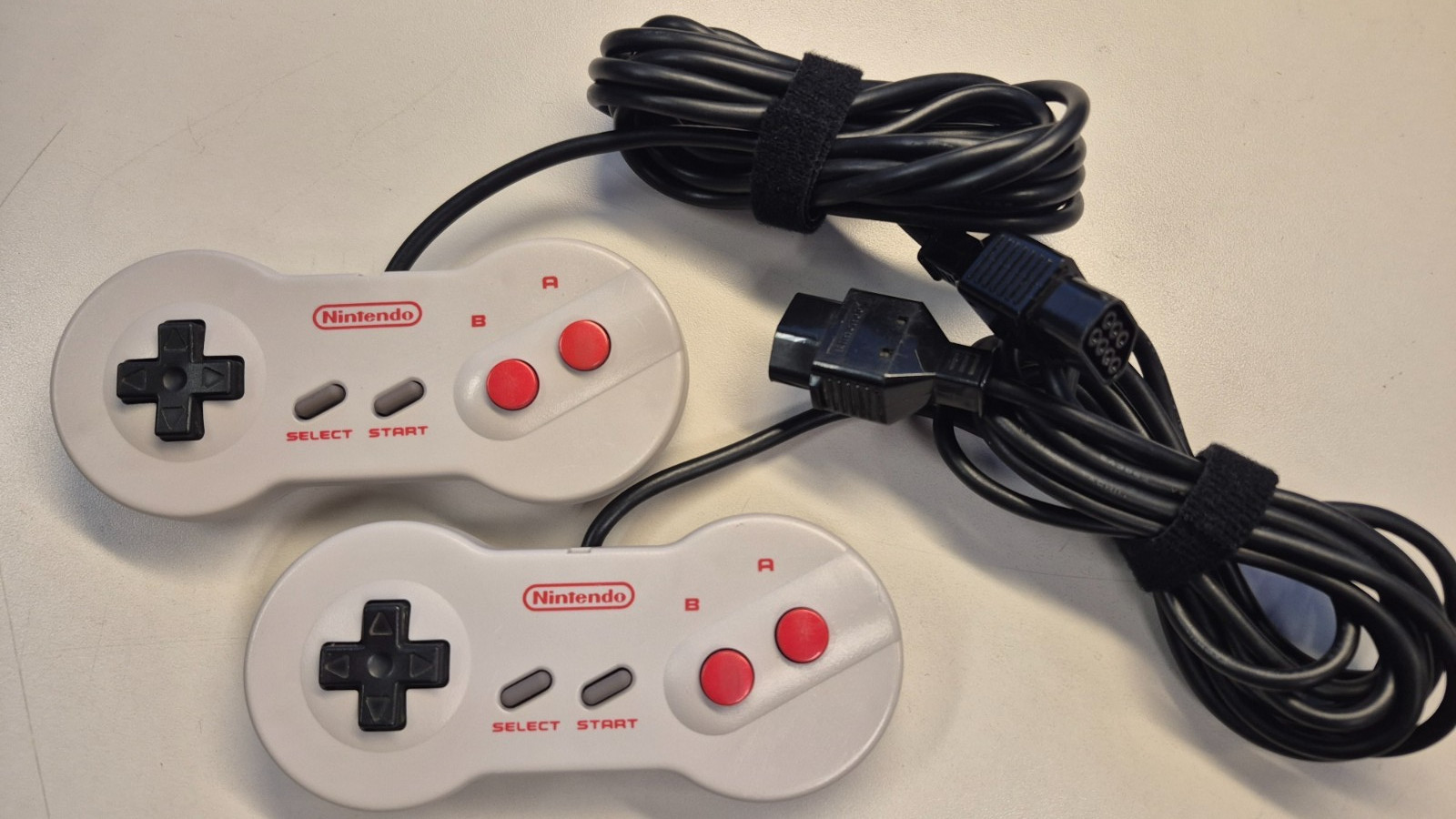 (2) Nintendo NES NES-039 Dog Bone Controllers Official Authentic WORKS PERFECT!!