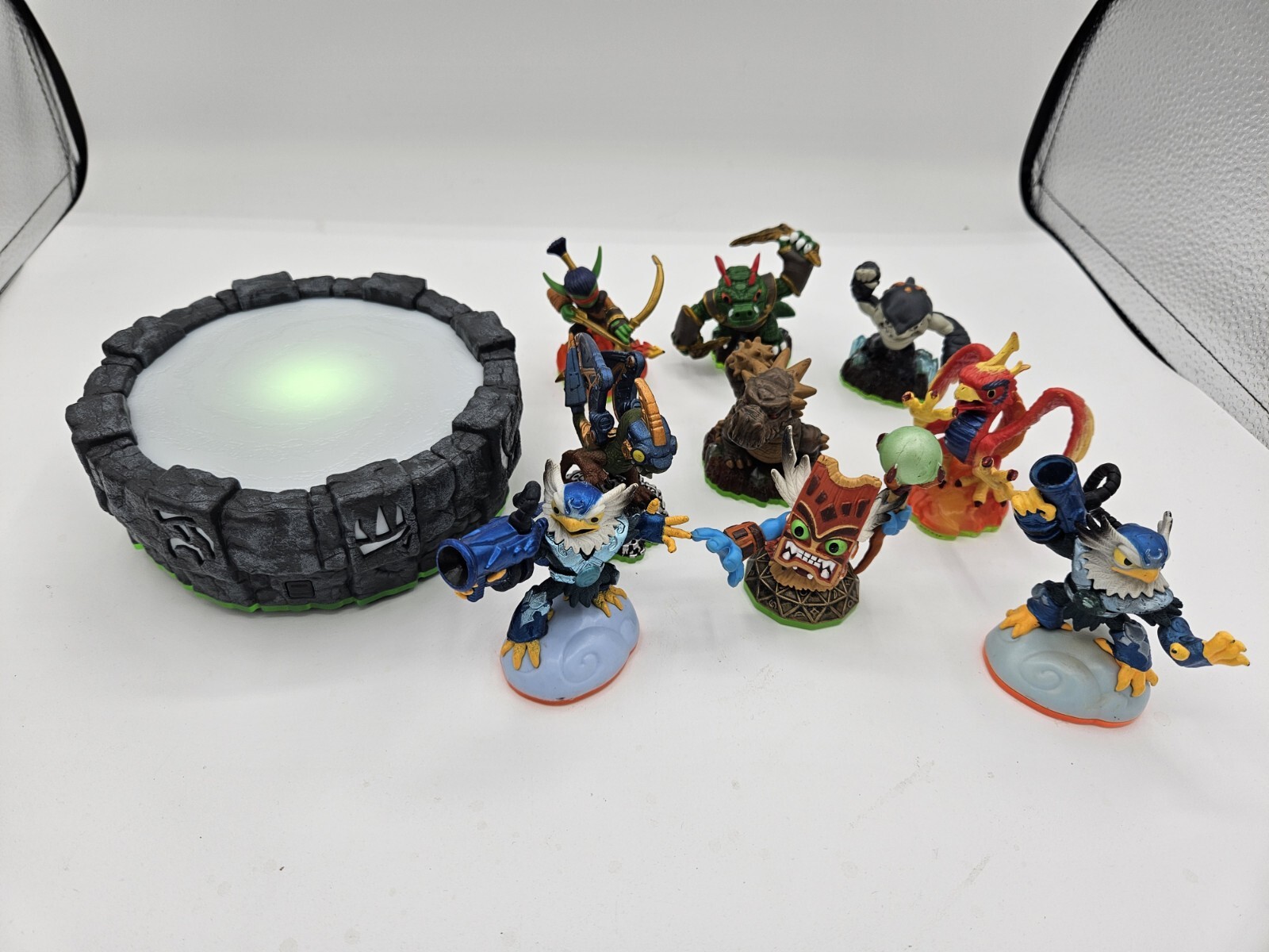 Skylanders Lot Of 9 Figures And 1 Portal