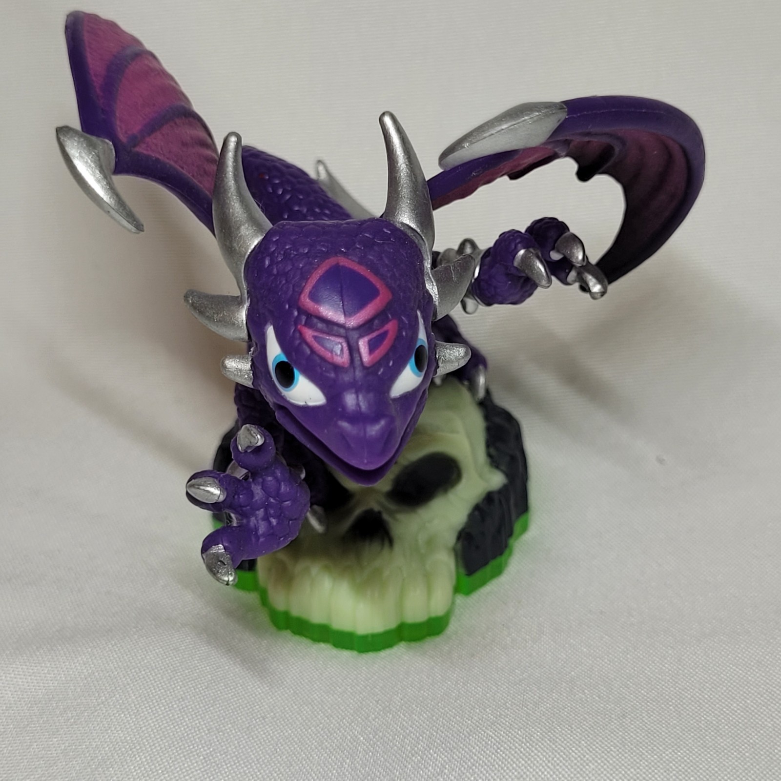 Skylanders Spyro’s Adventure CYNDER Figure With Trading Card Sticker + Web Code