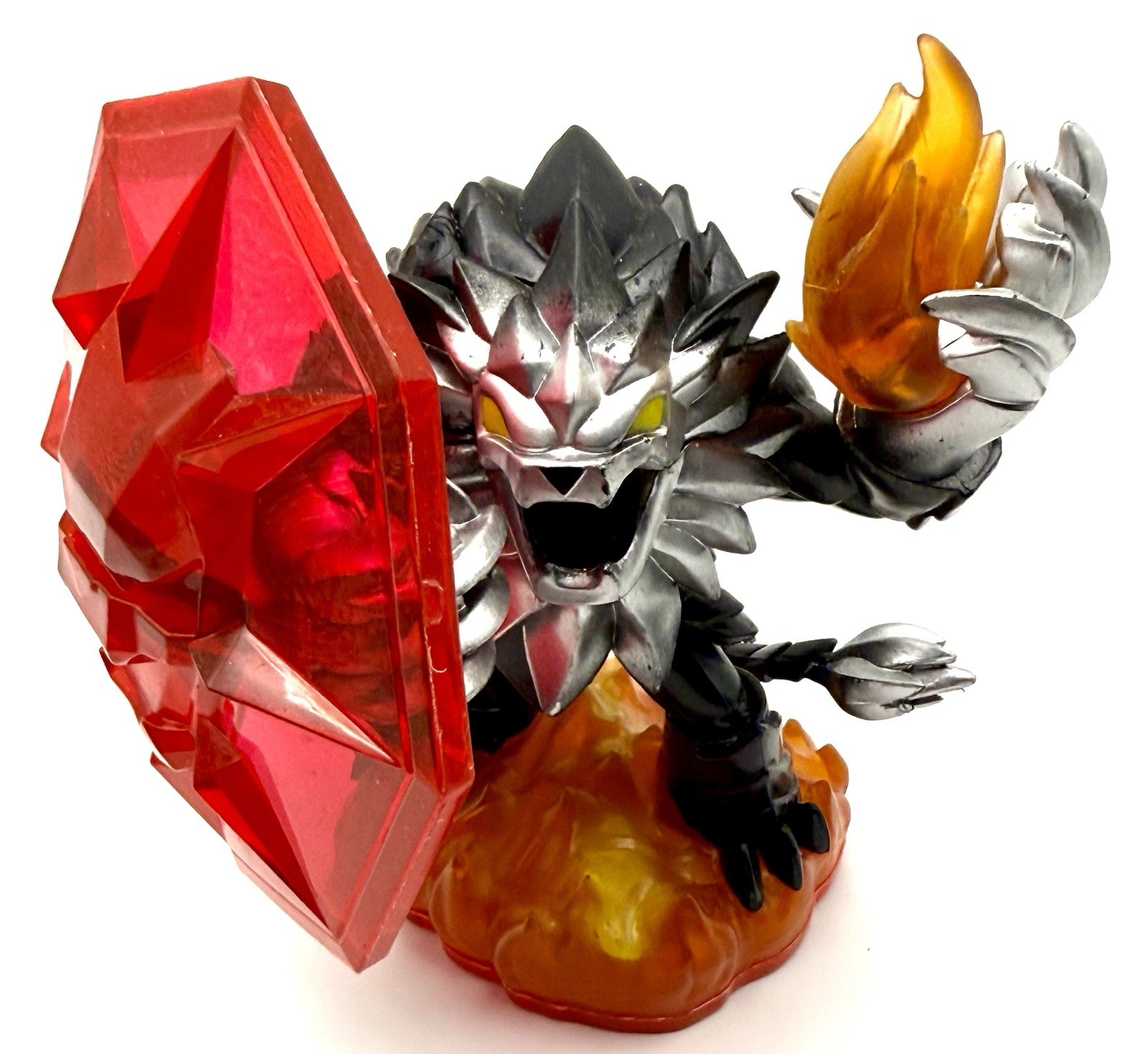 Activision Skylanders Dark Wildfire Trap Master Red Shield Silver Lion + Card