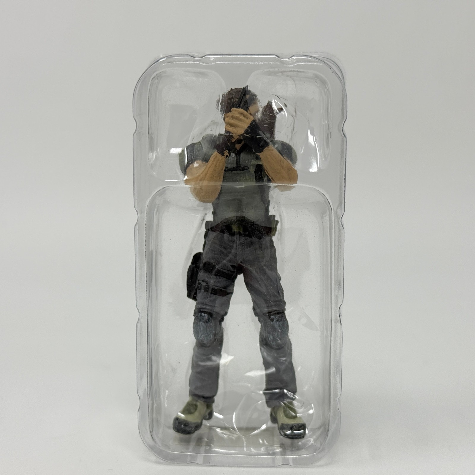 Resident Evil 5 Collector’s Edition 3″ Chris Redfield Action Figure *BROKEN* 6f