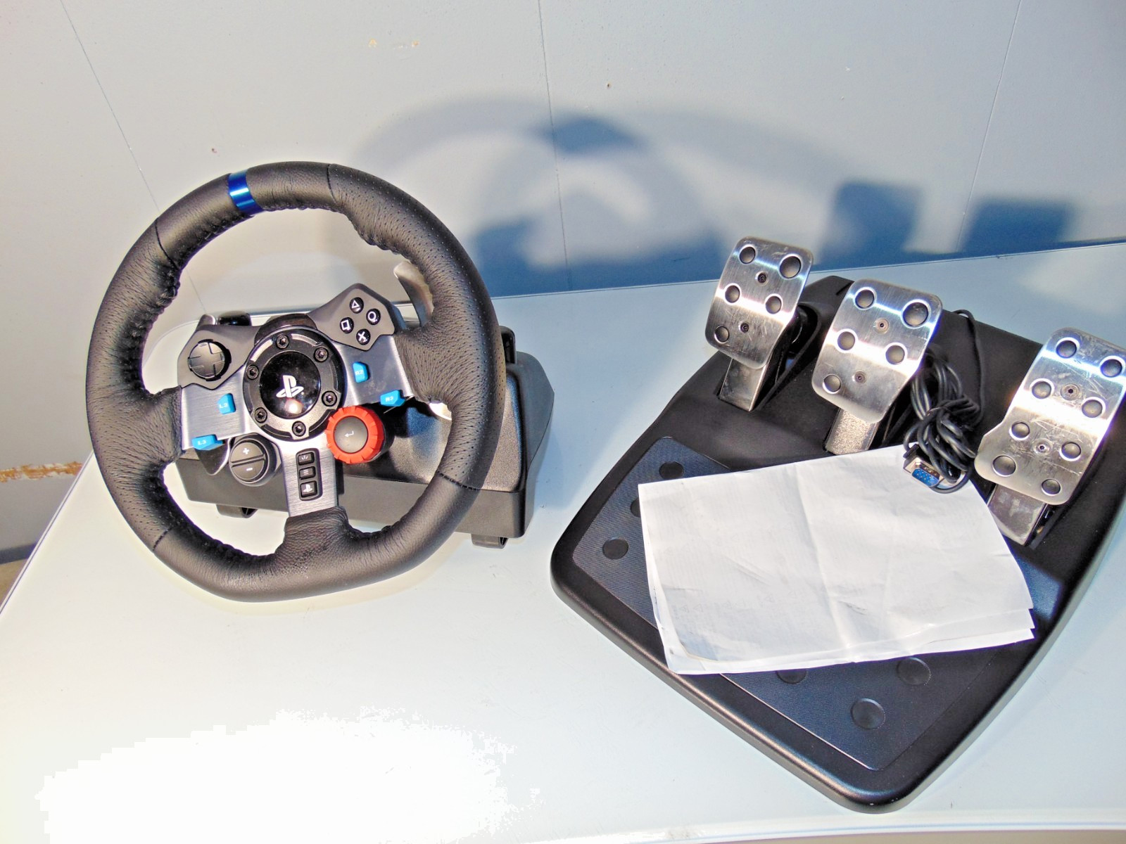 Logitech G29 Driving Force Racing Wheel and Floor Pedals 941-000110 – Black