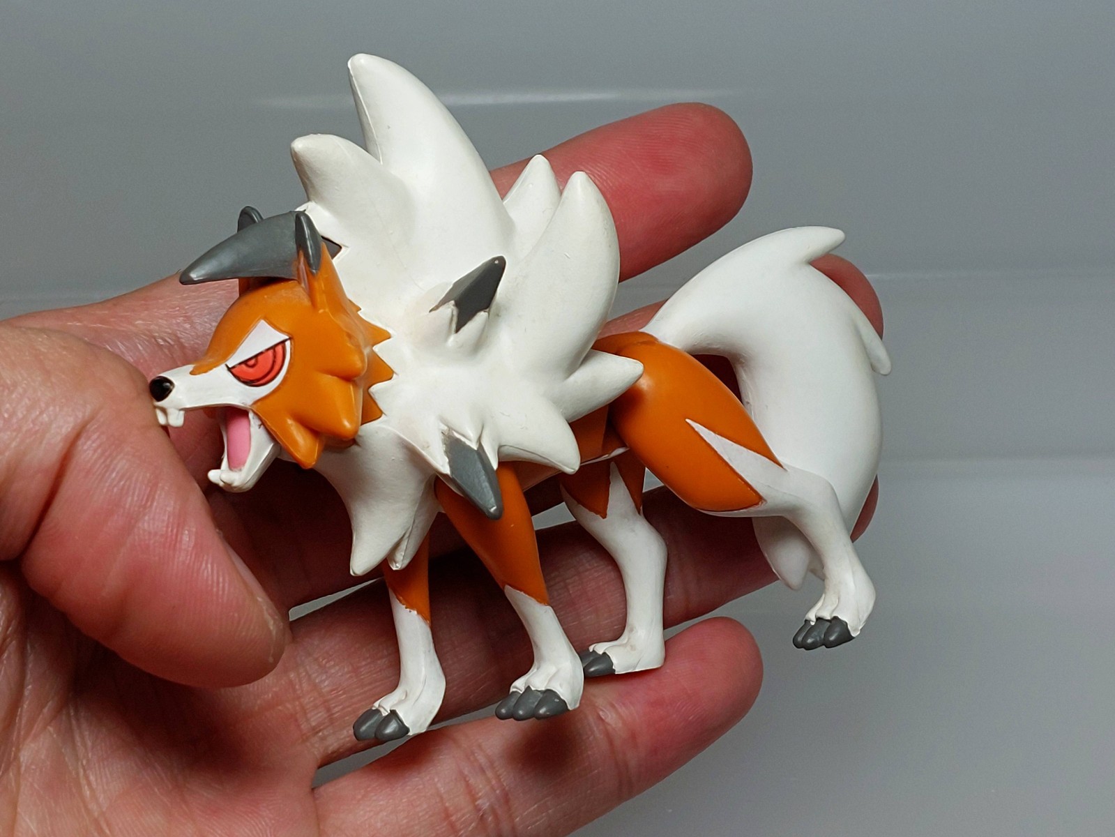 Lycanroc (Midday Midnight Dusk) Pokemon Moncolle Figure Takara Tomy 2.1-2.6in