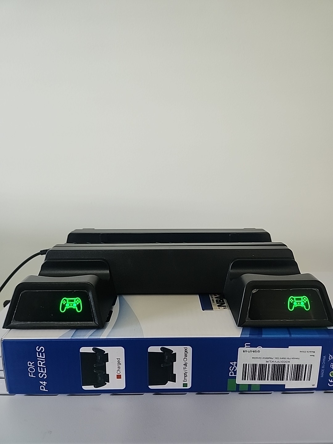 P4 Series Multifunctional Cooling Stand Charger 16 Discs for PS4 SLIM PRO Black