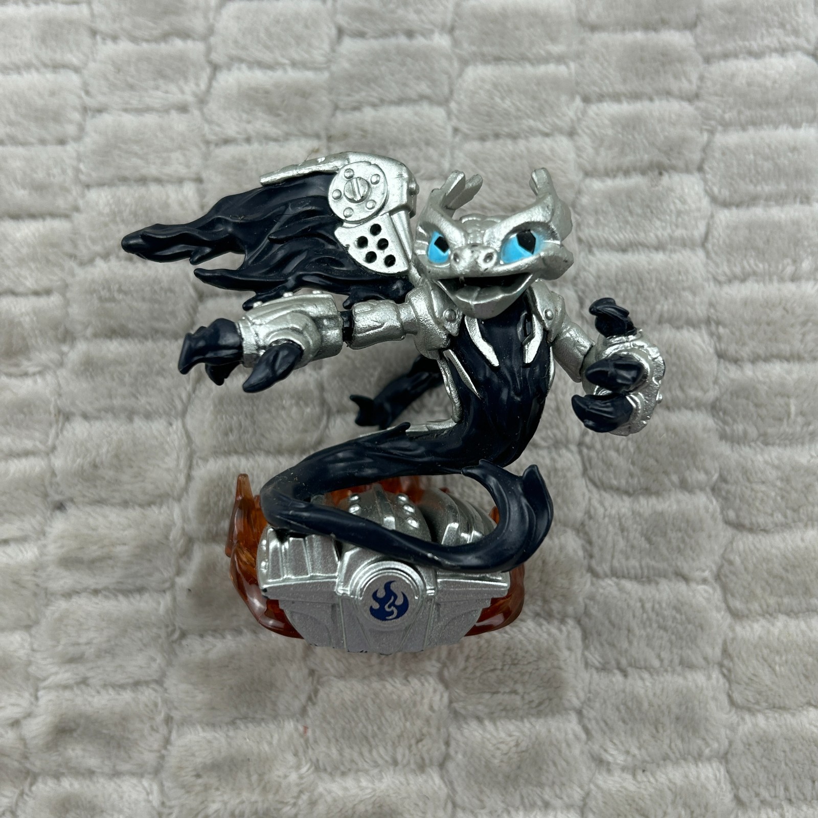 Skylanders SuperChargers Dark Spitfire & Dark Hot Streak Vehicle & Idol