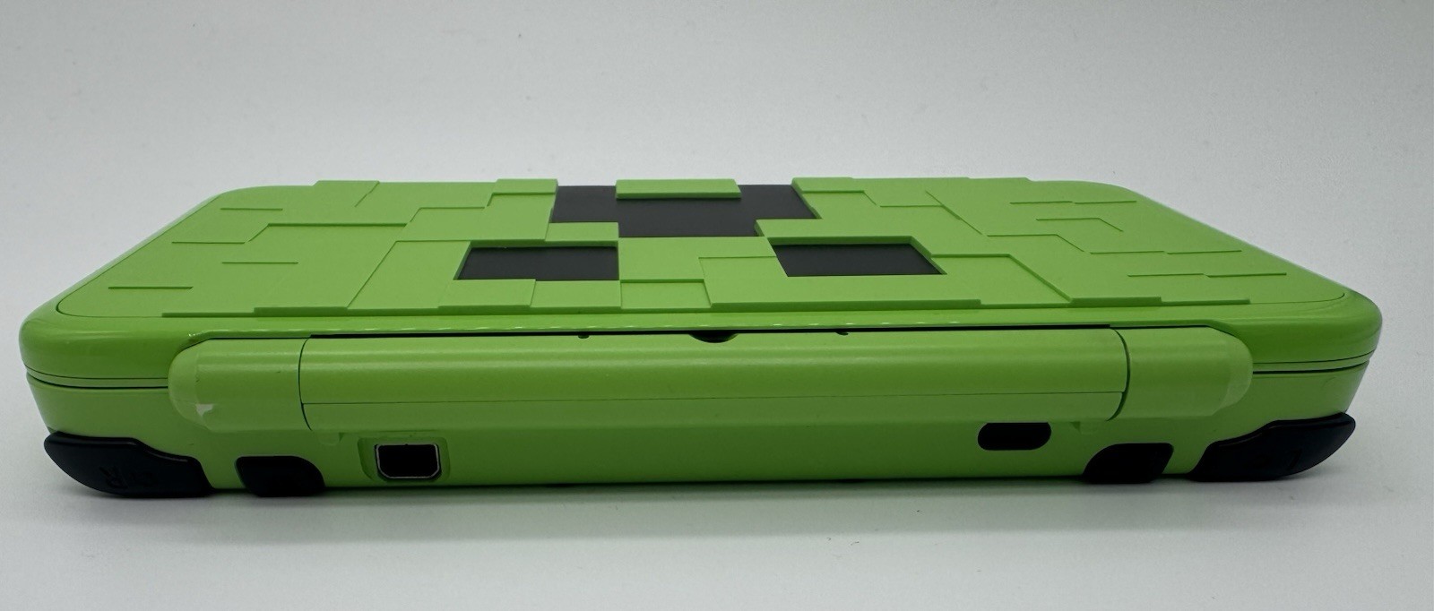 Nintendo New 2DS LL Minecraft Creeper Edition-4gb-Box, matching SN, & Charger