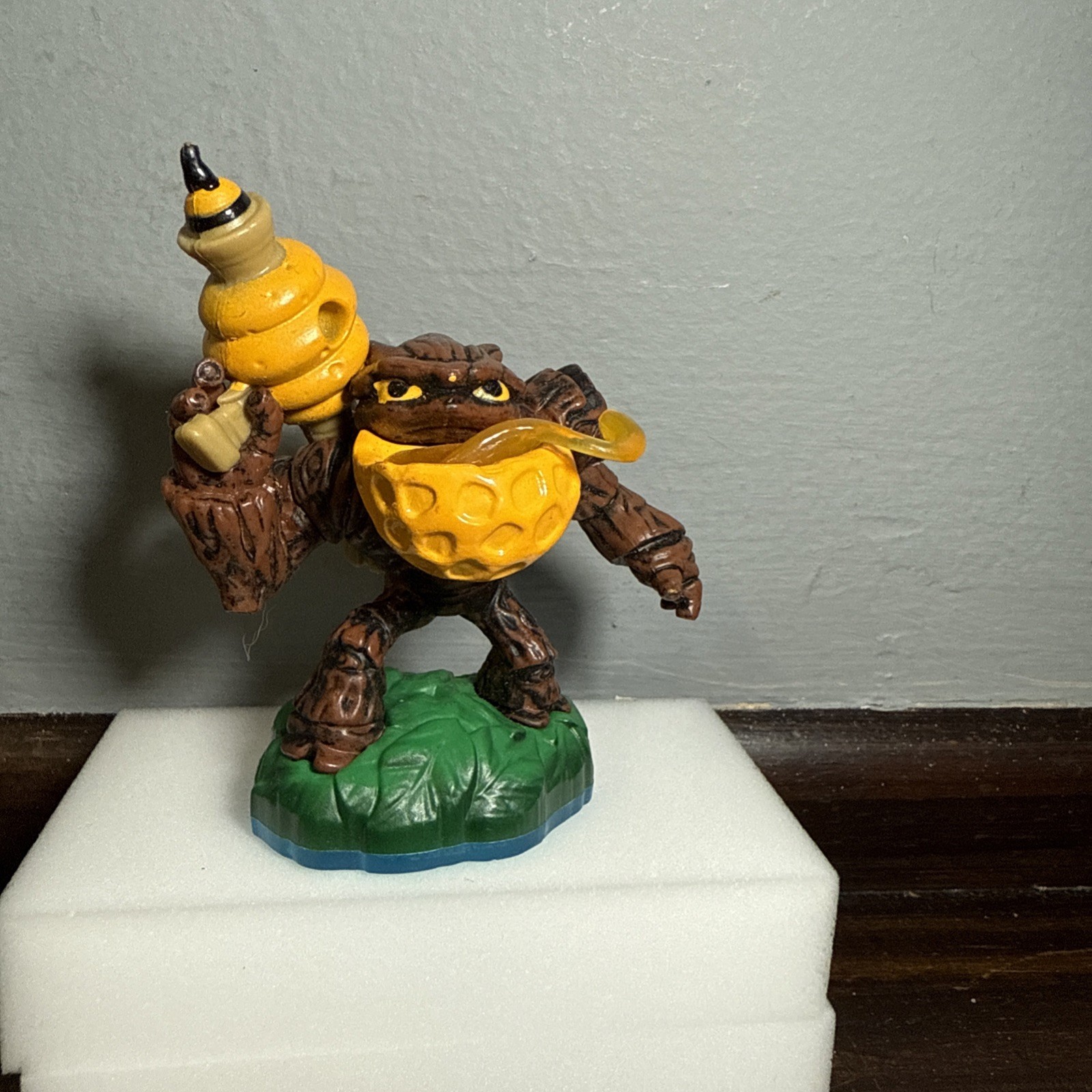 Skylanders Swap Force Lightcore Bumble Blast Figure – Activision 2013