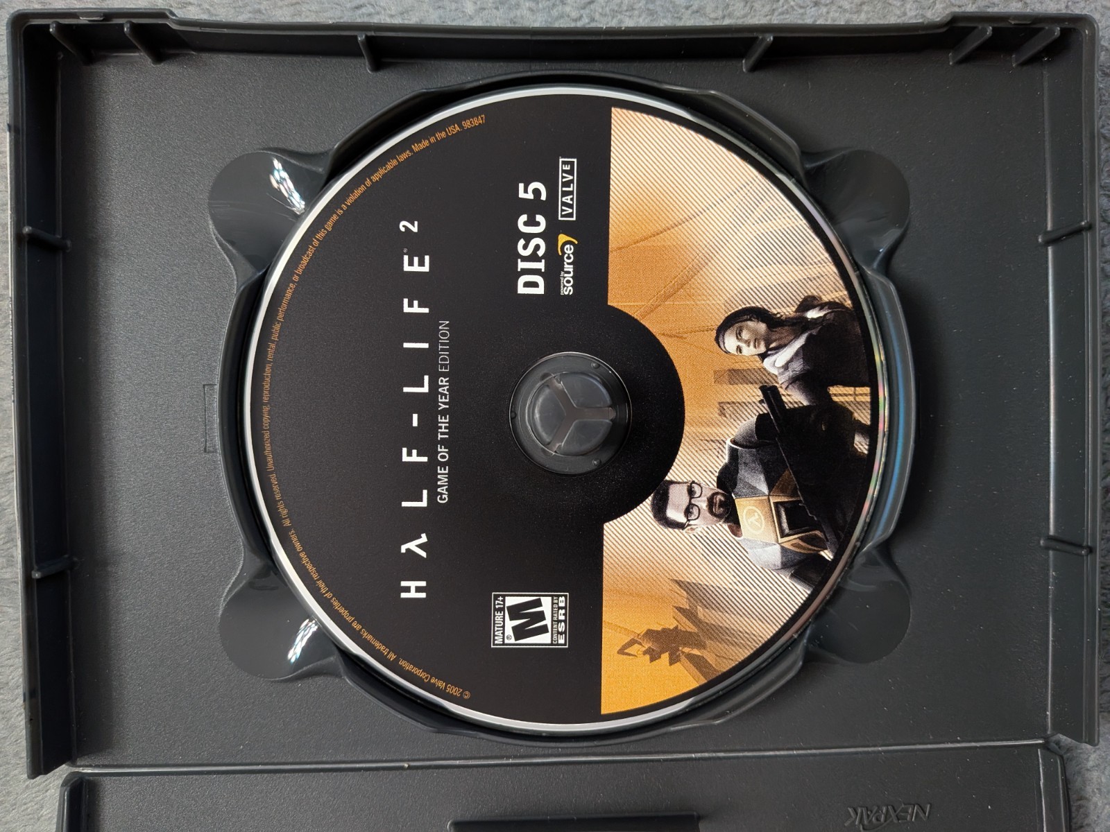 HALF-LIFE 2 GAME OF THE YEAR EDITION PC CIB LIKENEW