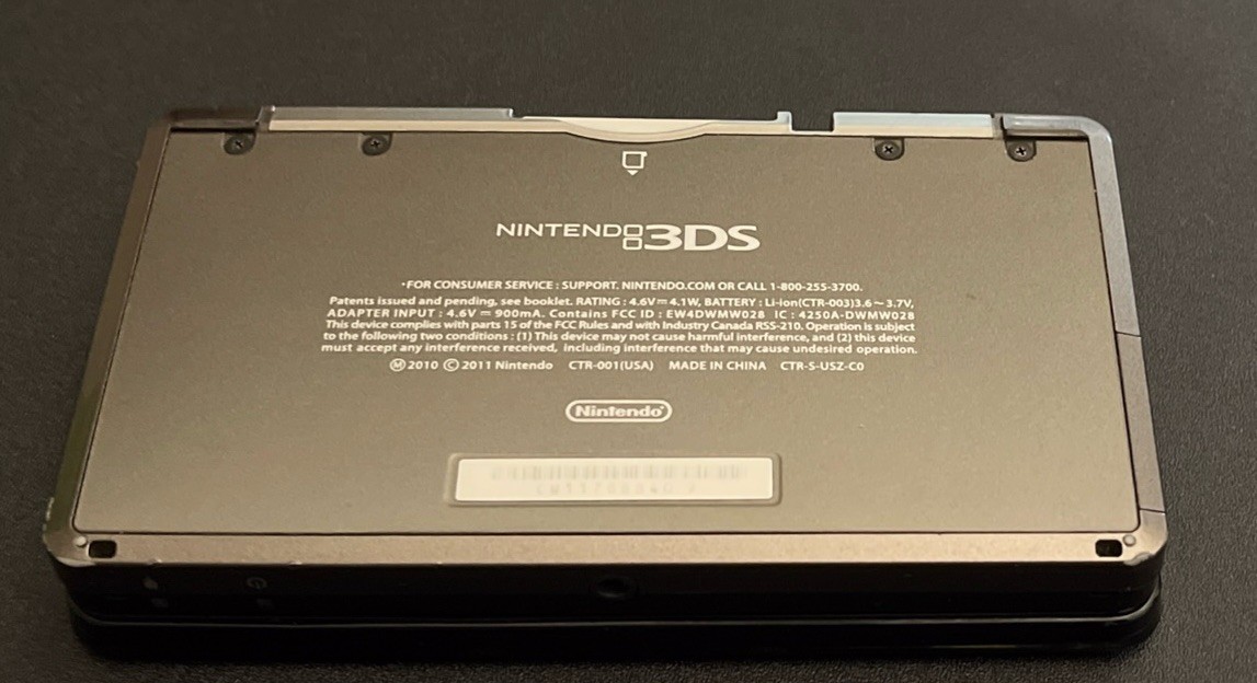 NINTENDO 3DS W/17 GAMES & ORIGINAL CHARGER 2GB NEAR MINT CONDITION BLK/GREY