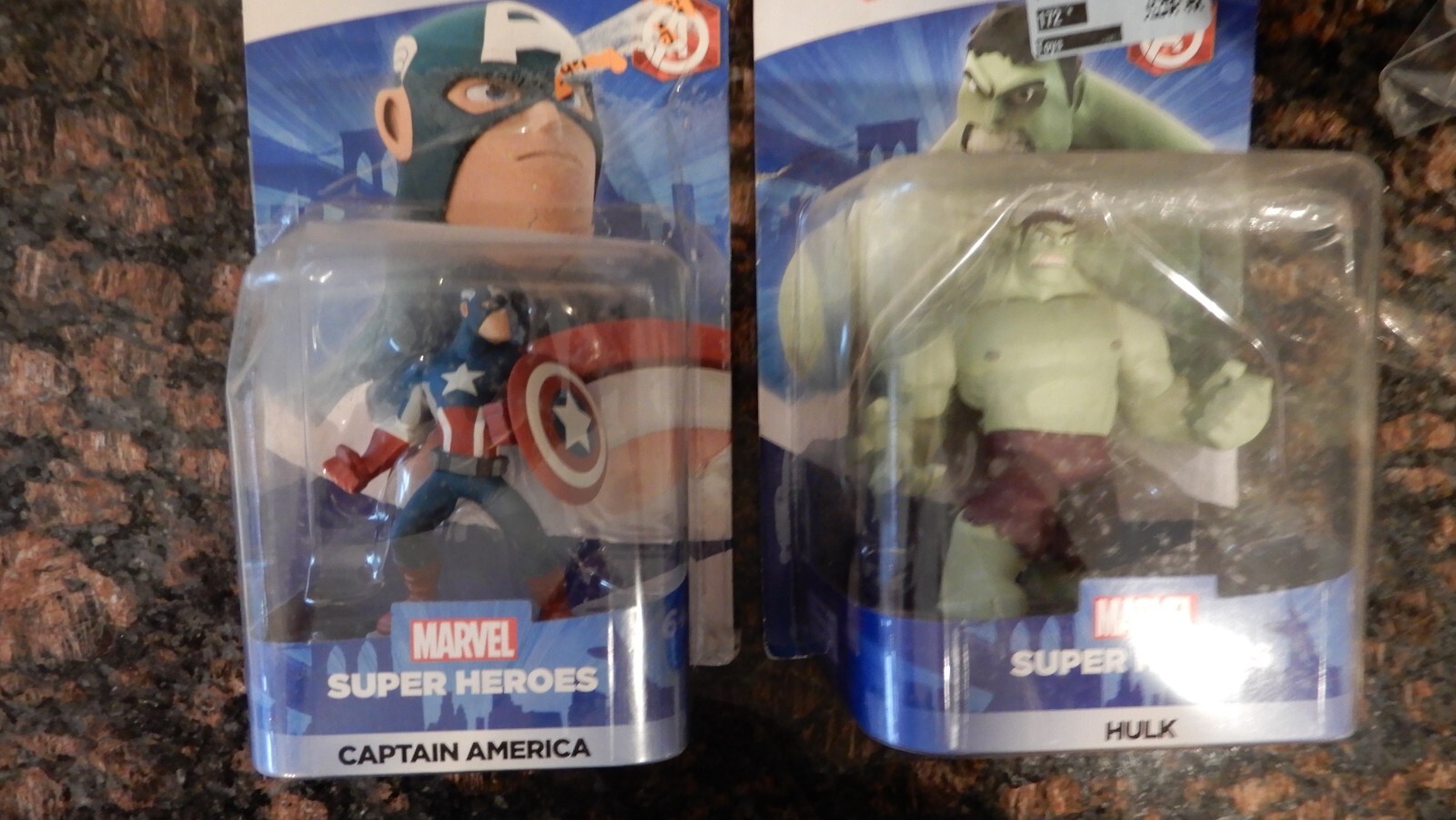 Disney Infinity 2.0 Edition Incredible Hulk and Captain America Action Figures
