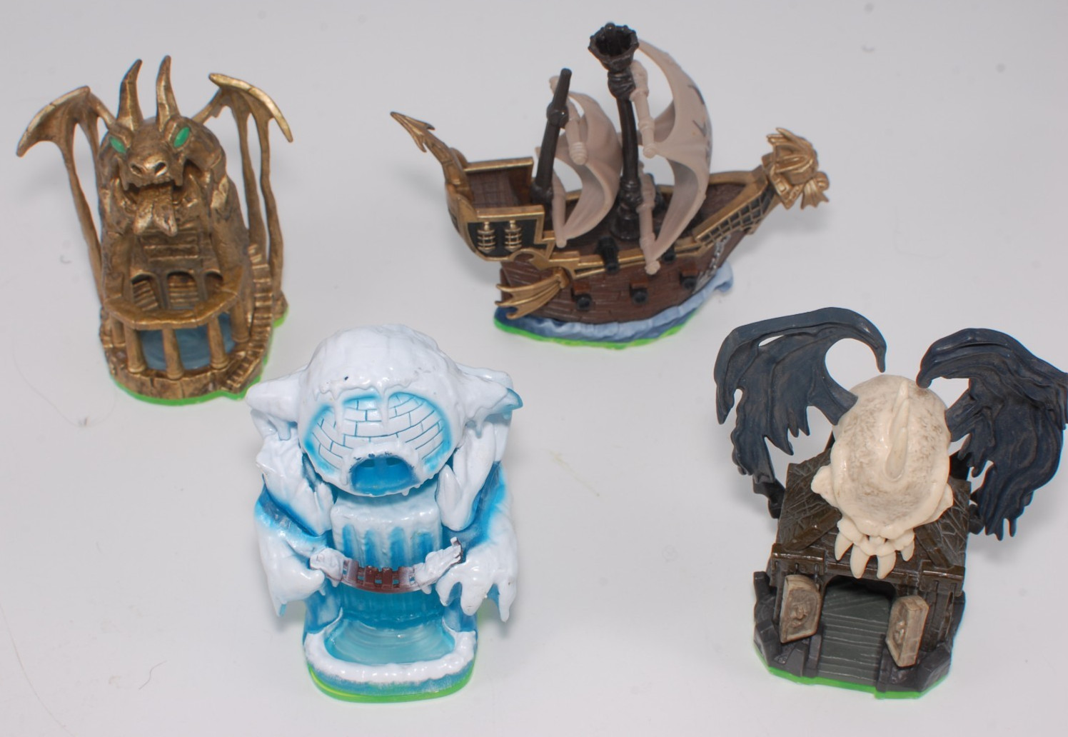 Lot of 24 Skylanders Figures – Characters, Levels, Accessories Spyros Adventure