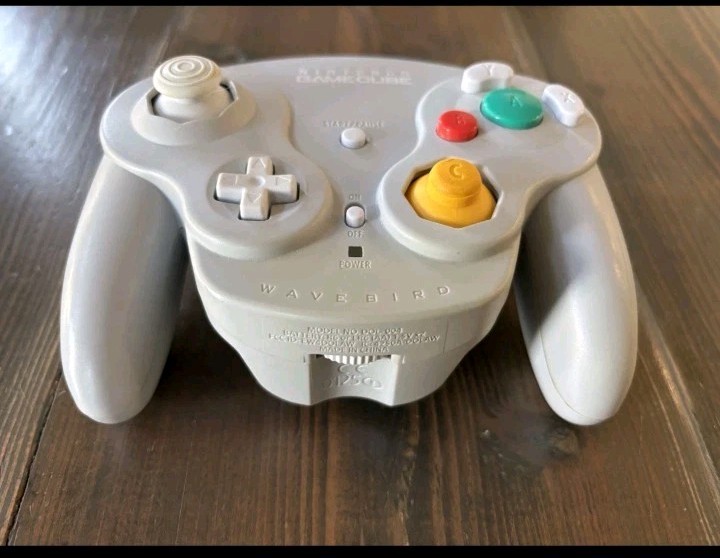Nintendo Gamecube Wireless Wavebird Controller and Receiver Gray