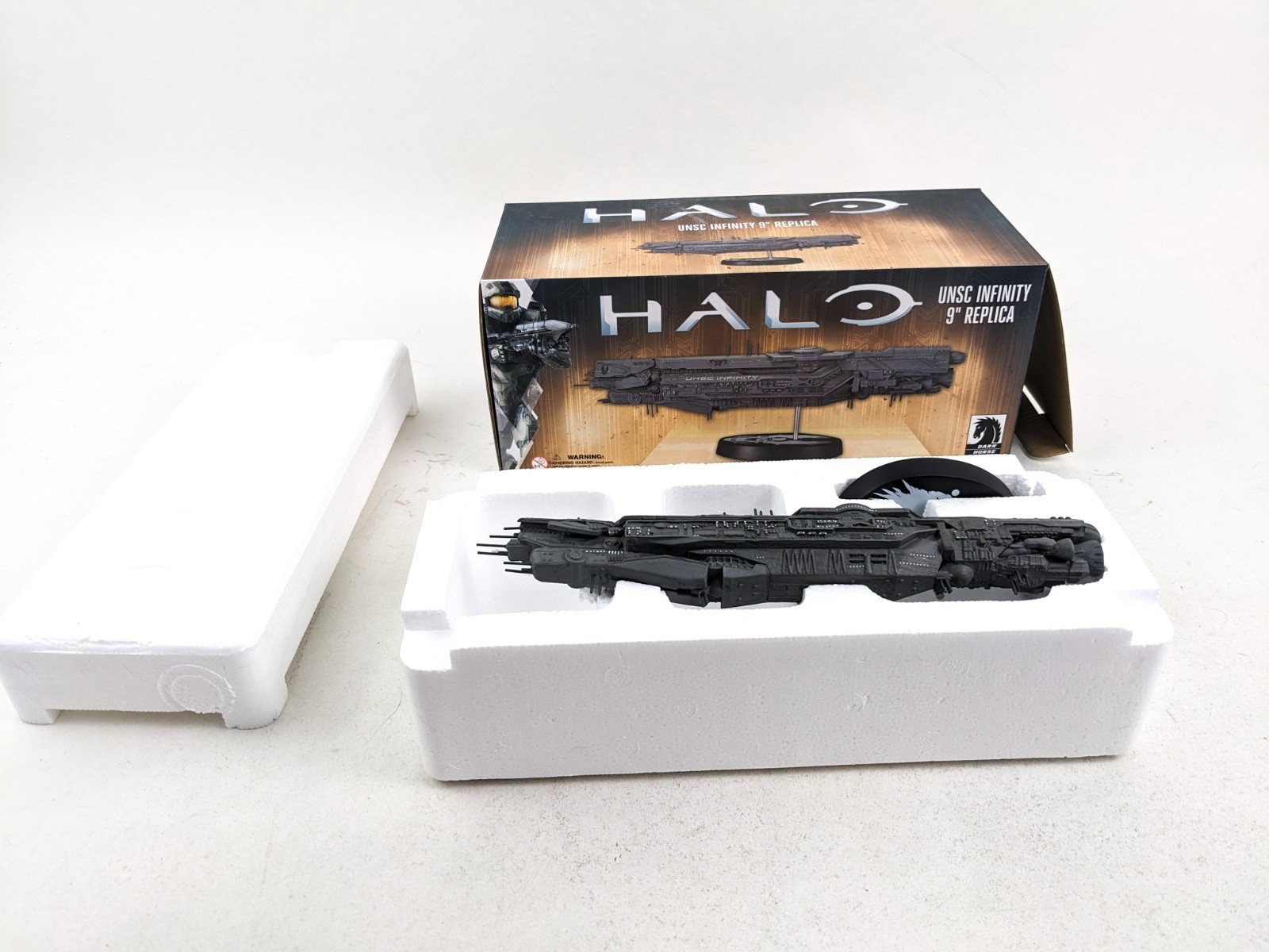 Dark Horse Deluxe Microsoft Halo UNSC Infinity 9″ Replica Ship Statue 2016