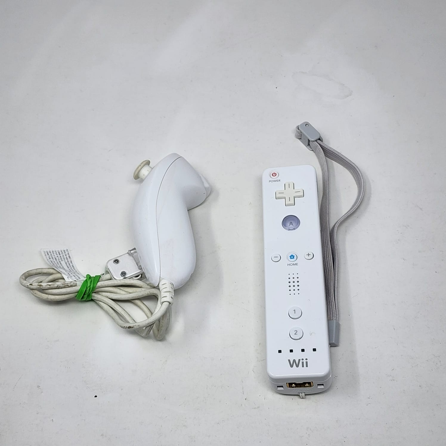 White Nintendo Wii + OEM Wii-Mote & Nunchuck + 2 Games – Tested
