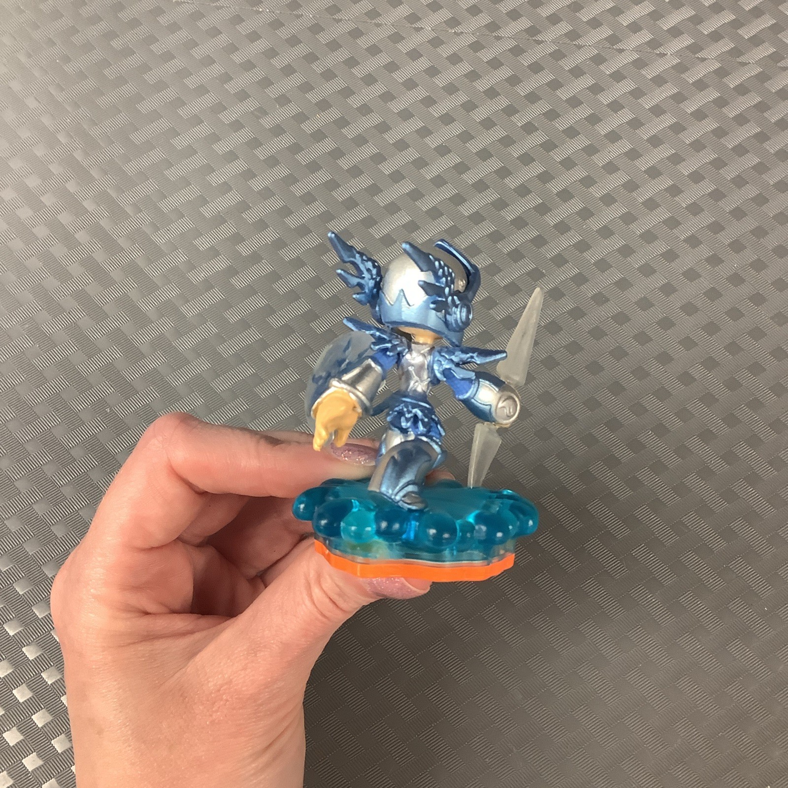 SKYLANDERS GIANTS LIGHTCORE CHILL FIGURE – WATER ELEMENT – Authentic!