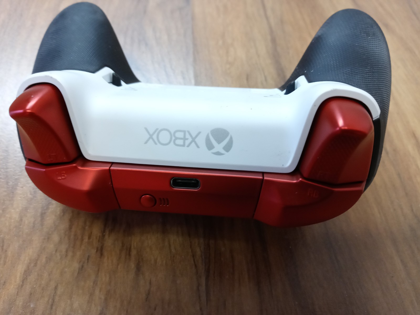 Official Microsoft – Elite Series 2 Core Wireless Controller – Red (RFZ-00013)