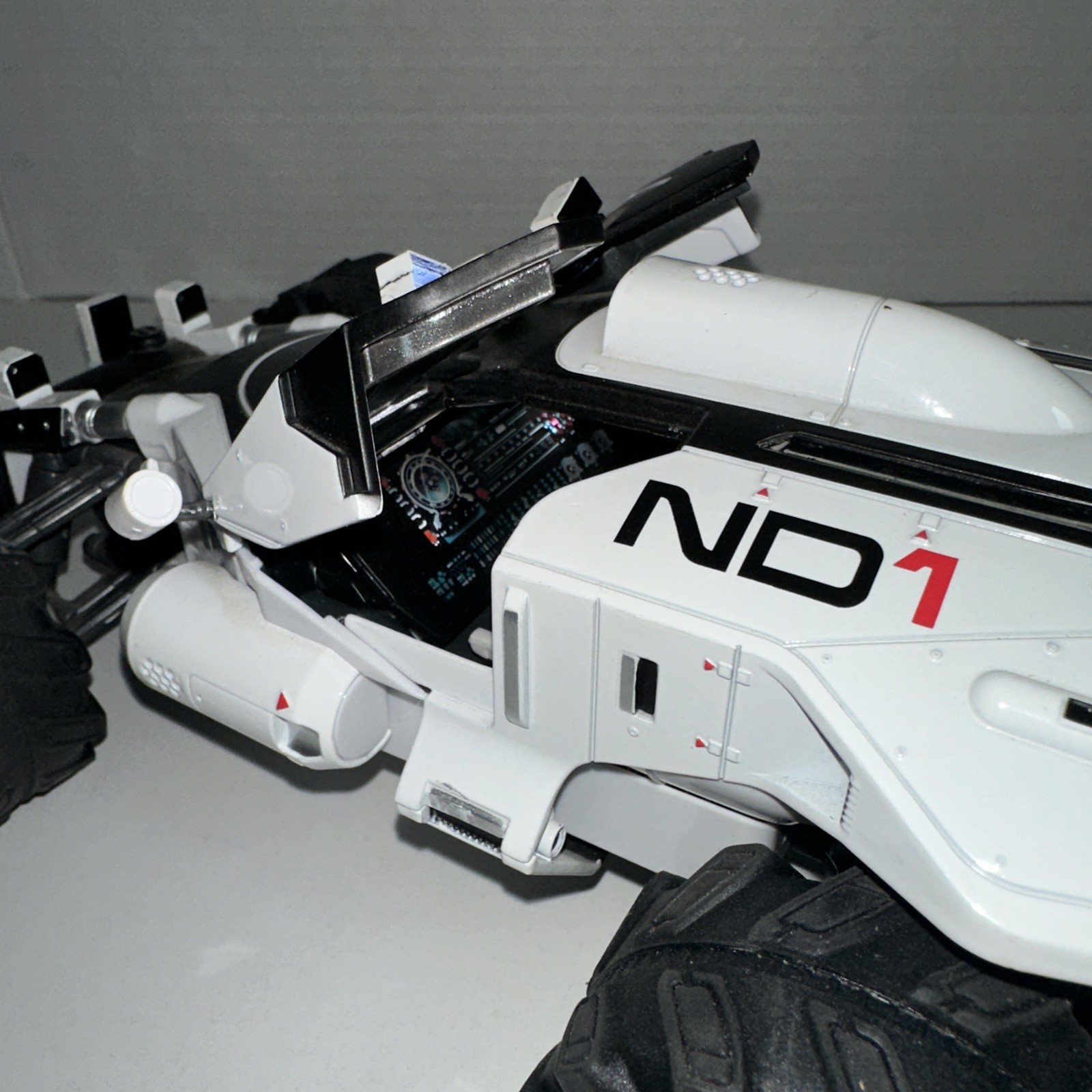 Mass Effect Andromeda Nomad ND1 Collector’s Edition Die Cast Replica Loose