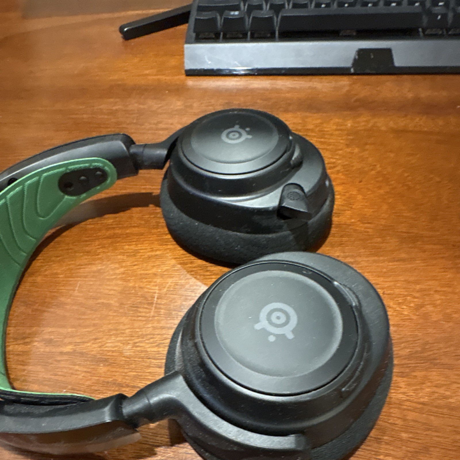 SteelSeries Wireless Over-Ear Headset Black/Green Boom Mic Mute, Volume