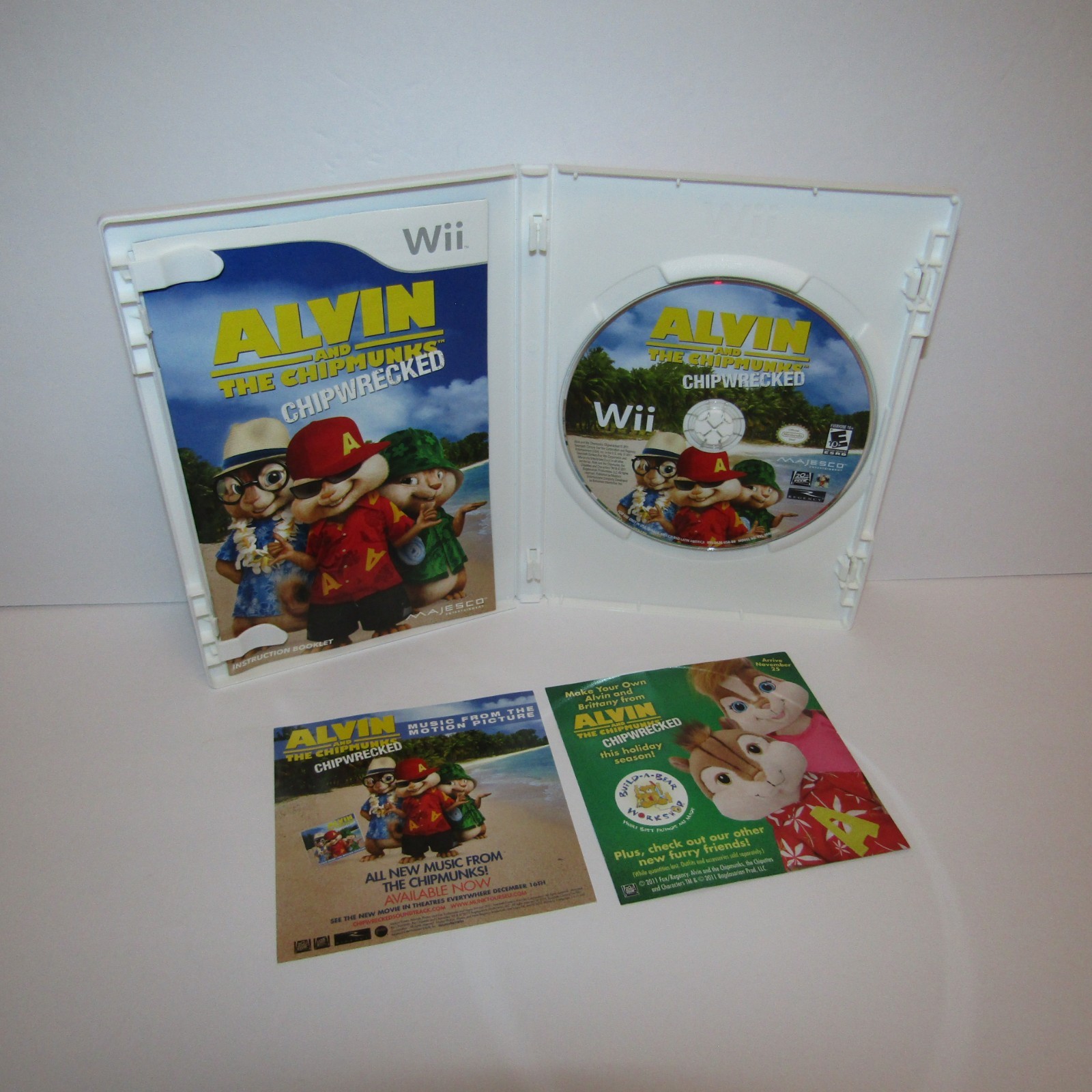 Alvin and the Chipmunks Chipwrecked Nintendo Wii Video Game with Manual Tested