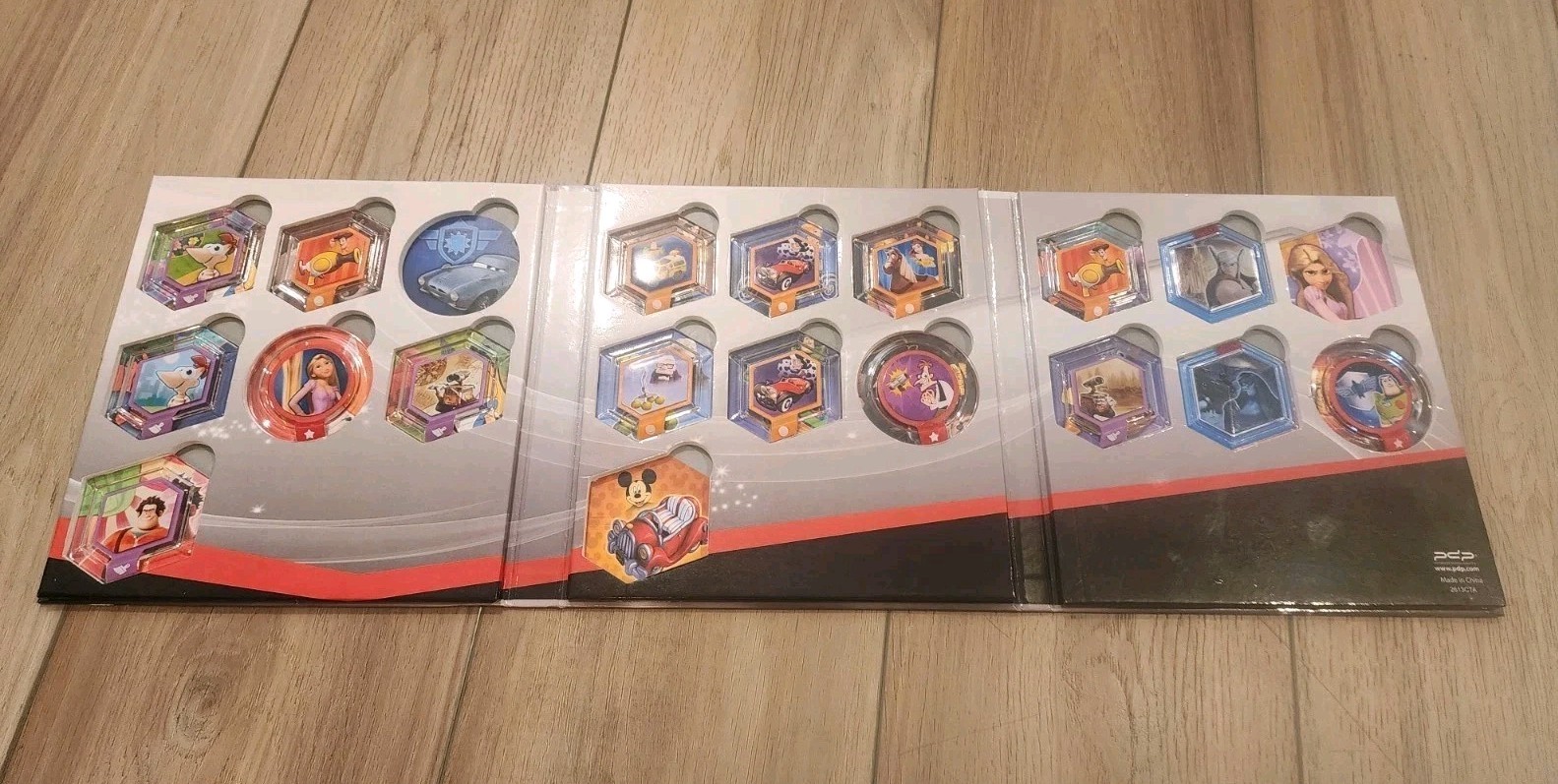 Disney Infinity Power Disc Lot – Album with 17 Power Discs
