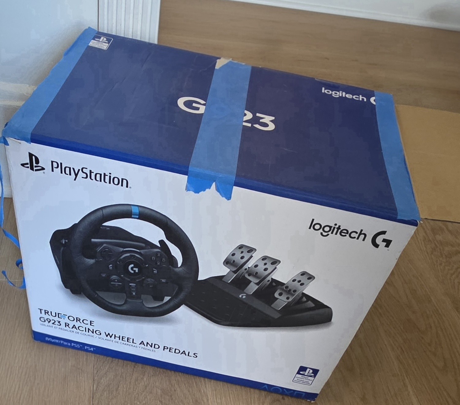 Logitech G923 Racing Wheel and Pedals – Black