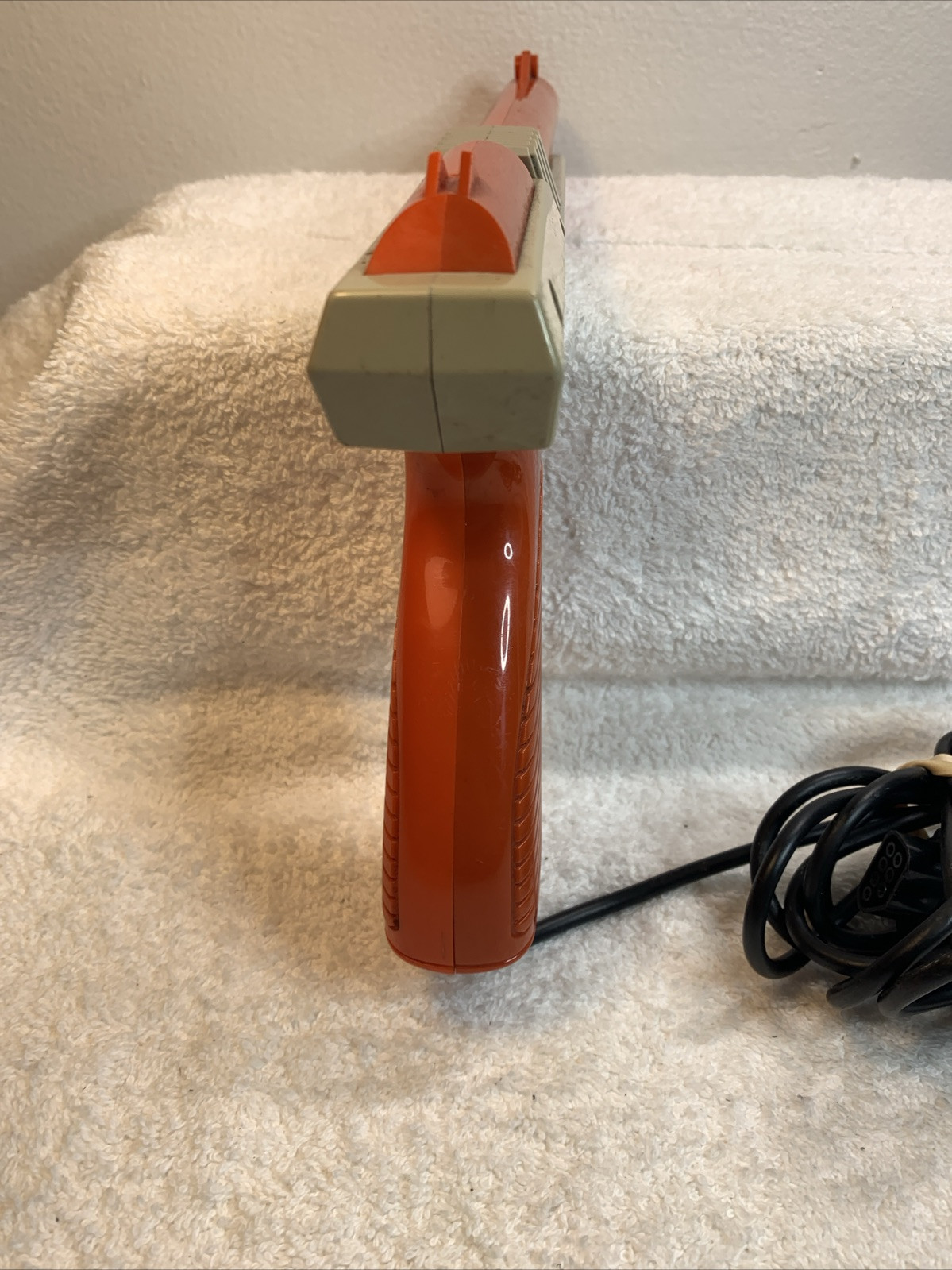 Original 1985 Orange Nintendo NES Zapper Gun NES-005 Authentic Untested