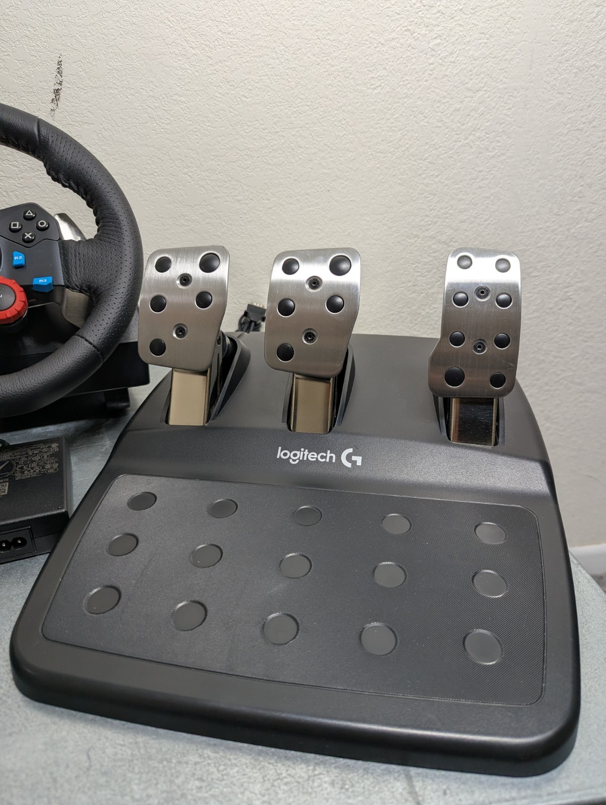Logitech G29 Driving Force Racing Wheel – Black (941-000110) Open Box PS5
