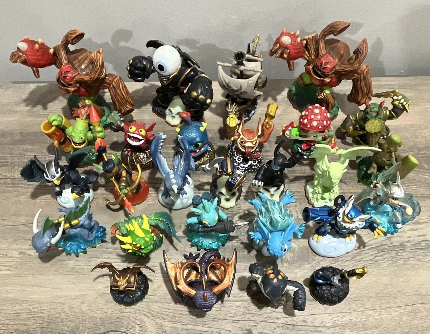 Skylanders Giants Character Figures Mixed Lot – 27 Skylanders Giants (2012)
