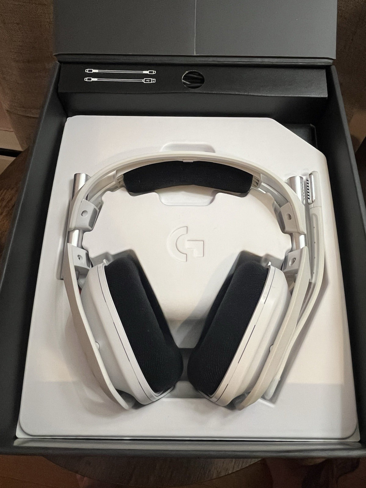 ASTRO A50 Gen 5 White Gaming Headset + Base Station + WC StealthZ Earpads