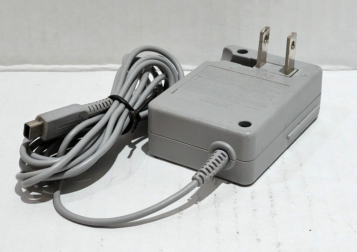 Nintendo WAP-002(USA) 4.6v 900mA Authentic OEM AC Power Adapter. Tested Working.
