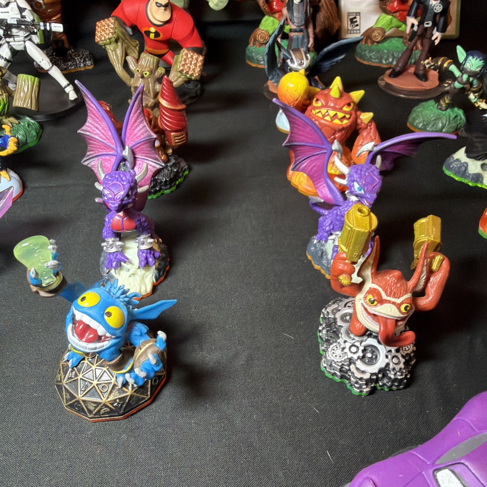 Skylanders Mixed Lot Of 35 Action Figure Toys+vehicles+2 Xbox Game DVDs