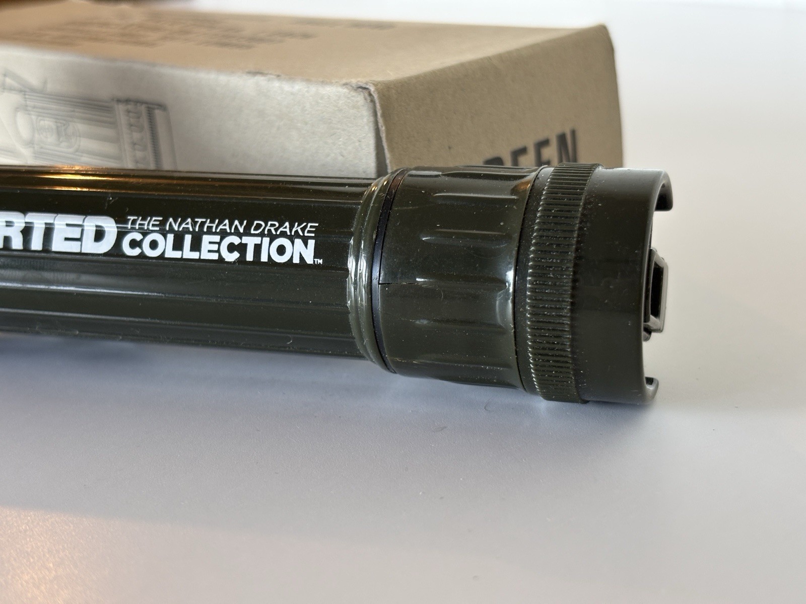 LIMITED UNCHARTED Nathan Drake Collectible Ring(415/1000) + FREE RARE Flashlight